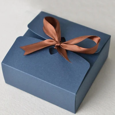 Caja de regalo de papel Kraft personalizada con cartón de caja de regalo de cumpleaños de fiesta de boda de cinta