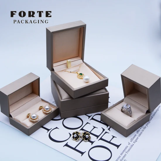 Forte 2022 Luxe Discret PU cuero Vintage joyería embalaje sello caliente logotipo personalizado collar embalaje anillo joyería cajas con logotipo